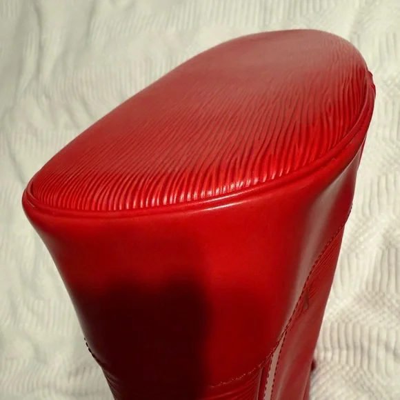 Louis Vuitton Vibrant Red Epi Leather Sling Bag - Picture 10 of 16